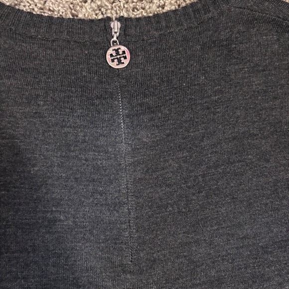 Tory Burch Charcoal Gray 100% Wool Metallic Logo Zip Back Sweater Womens Large - Picture 5 of 7